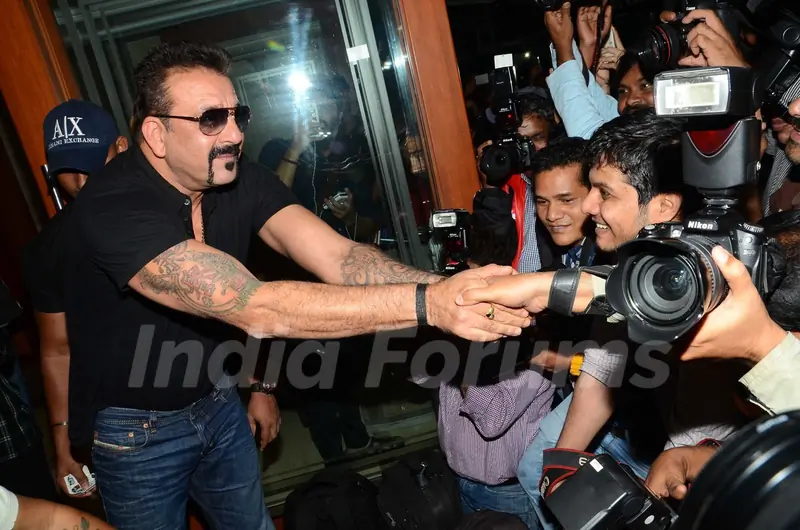 Sanjay Dutt addresses Media on his Birthday Bash!