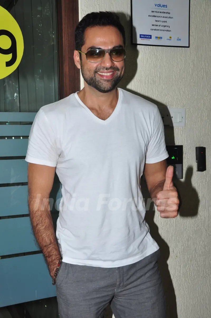 Abhay Deol Promotes 'Happy Bhag Jayegi' at Big FM