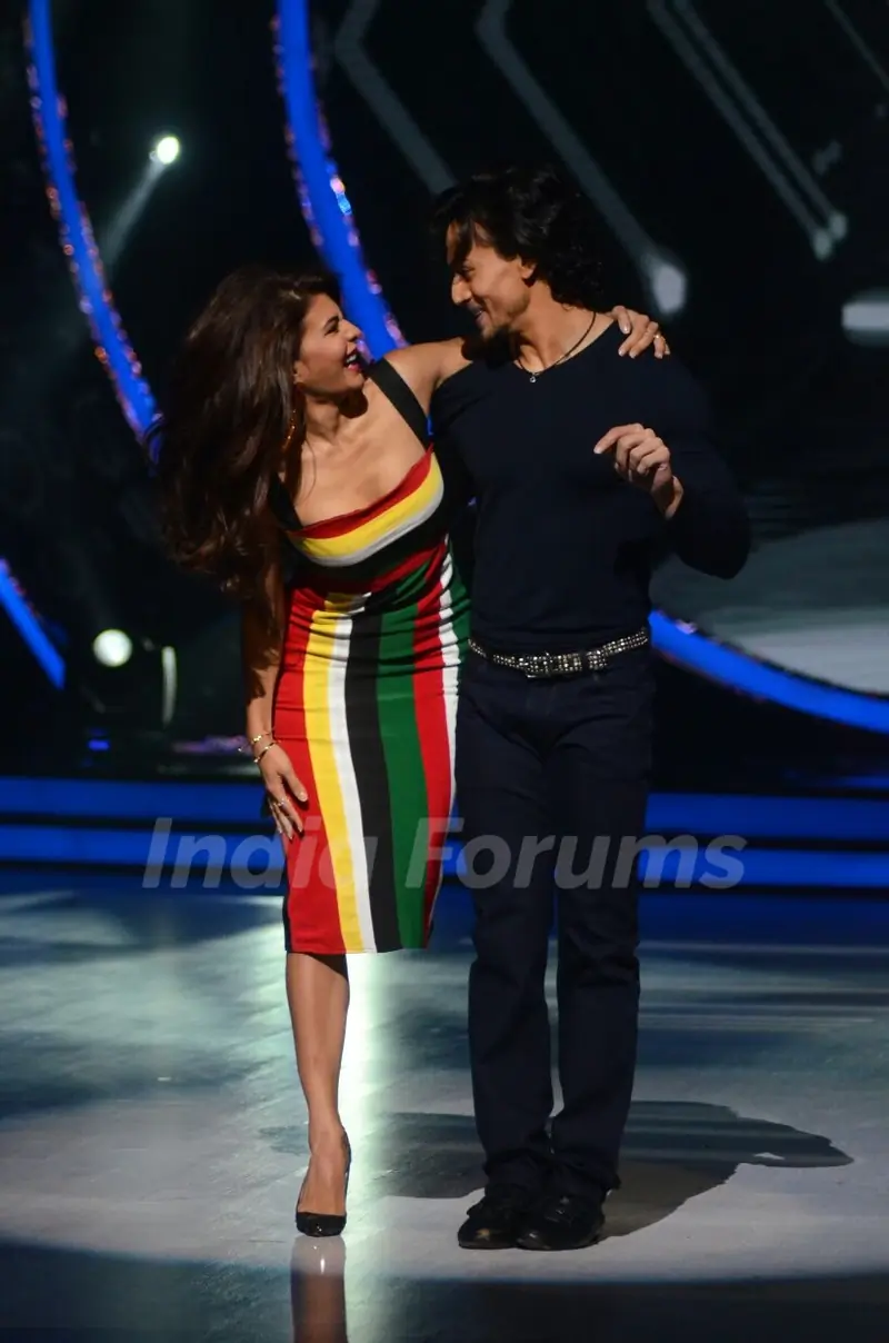 Tiger Shroff and Jacqueline Fernandes performs and Promotes 'A Flying Jatt' on Jhalak Dikhhla Jaa