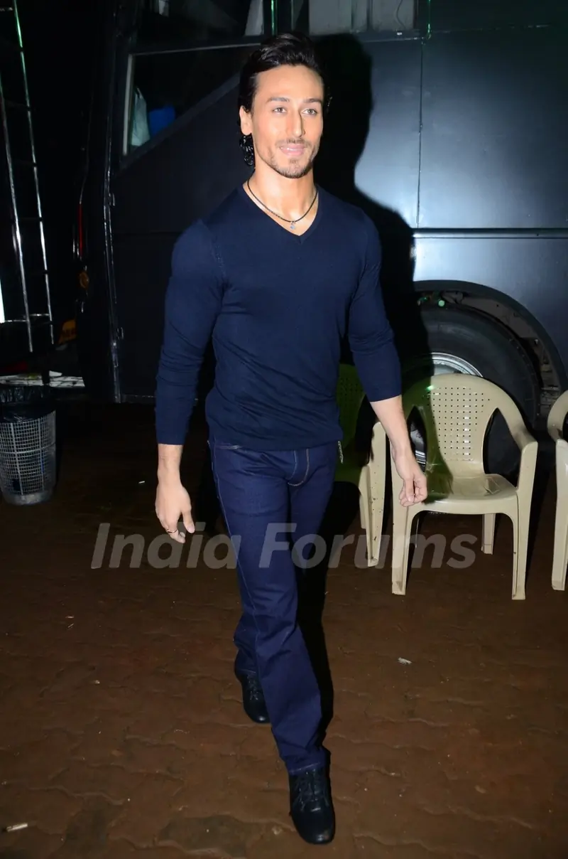 Tiger Shroff Promotes 'A Flying Jatt' on Jhalak Dikhhla Jaa