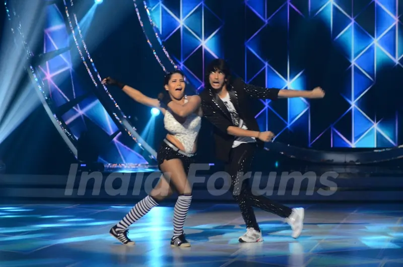 Shantanu Maheshwari Promotes 'A Flying Jatt' on Jhalak Dikhhla Jaa