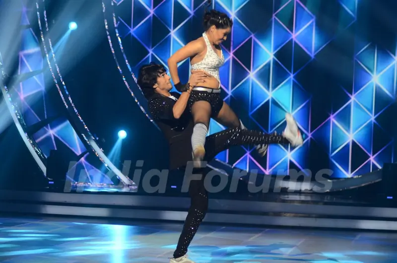 Shantanu Maheshwari Promotes 'A Flying Jatt' on Jhalak Dikhhla Jaa