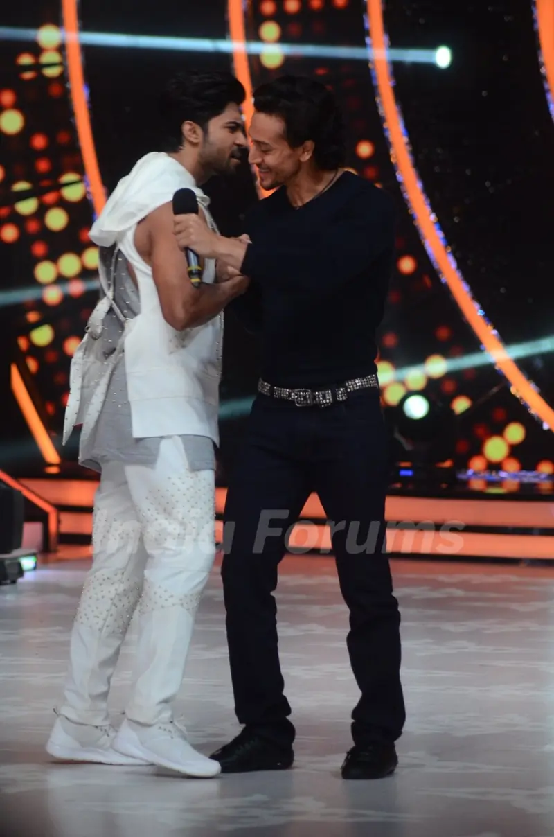 Tiger Shroff and Salman Yusuff Khan Promotes 'A Flying Jatt' on Jhalak Dikhhla Jaa