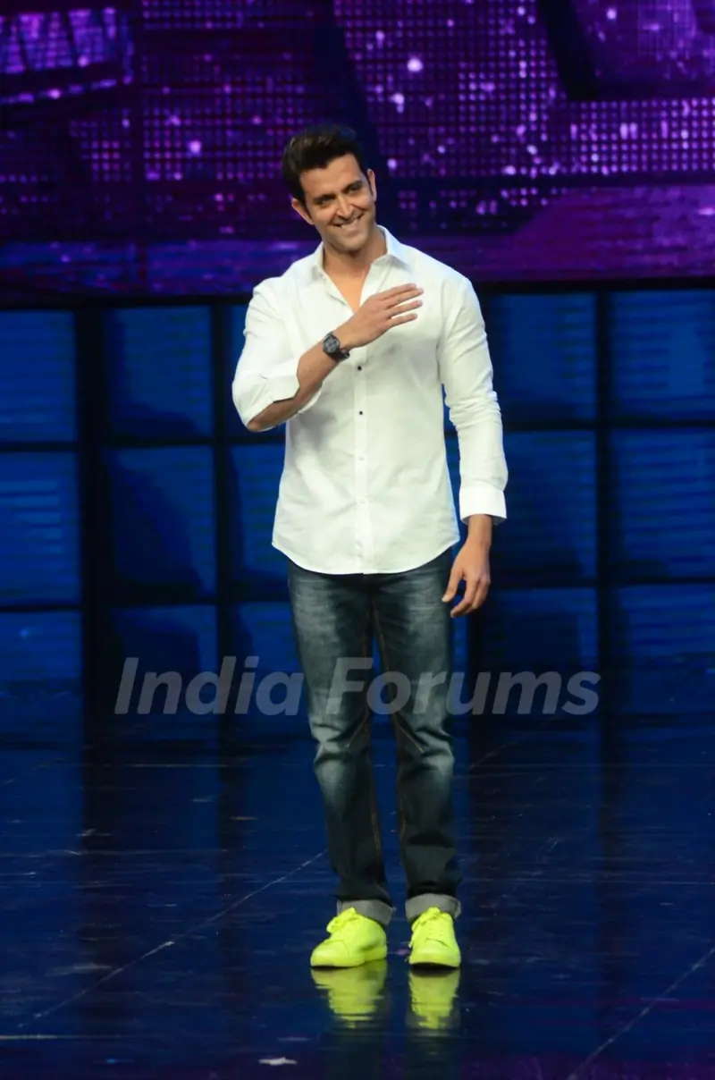 Hrithik Roshan Promotes 'Mohenjo Daro' on sets of Dance plus 2