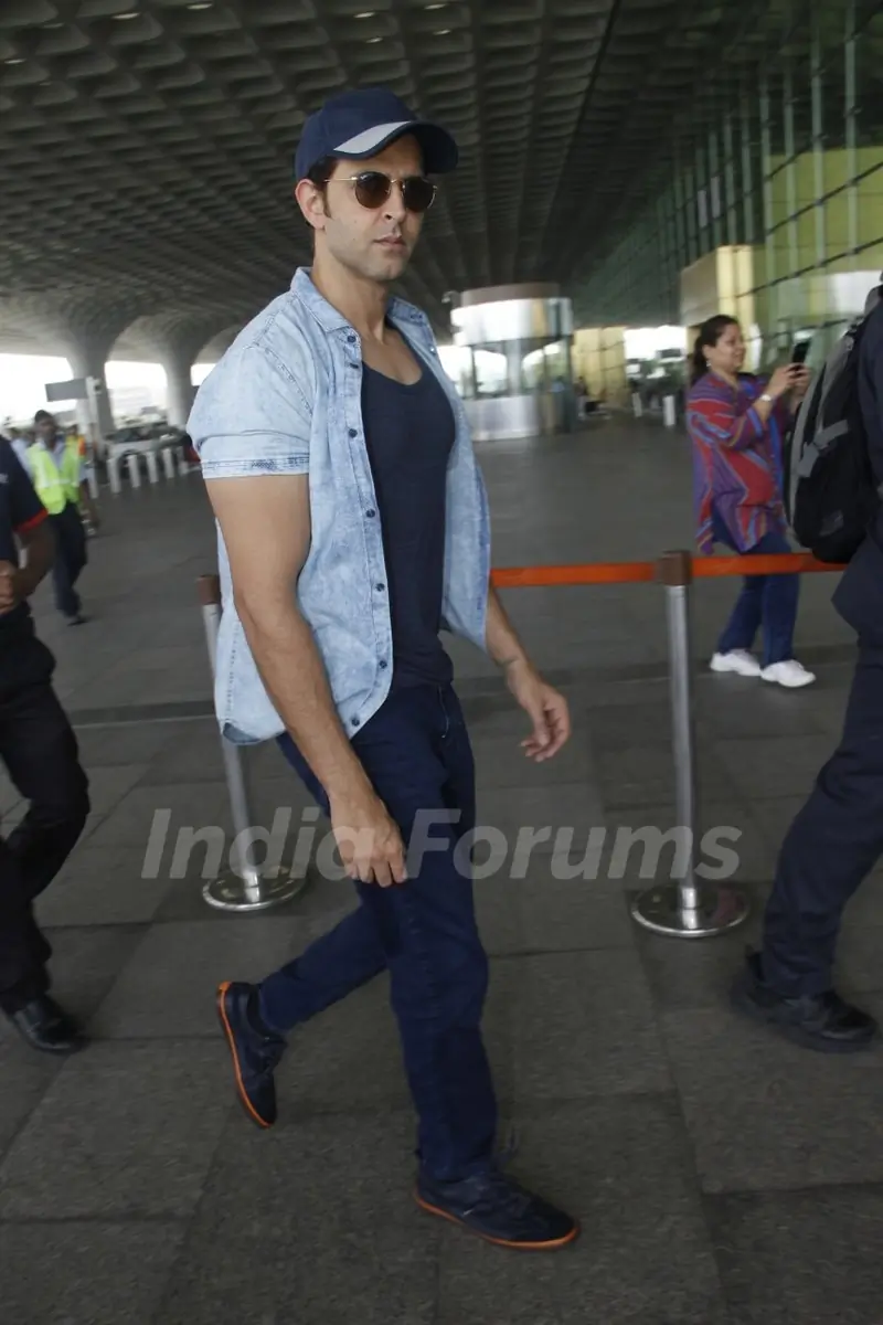Hrithik Roshan spotted at airport!