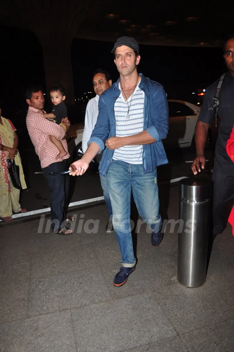 Hrithik Roshan snapped at airport!