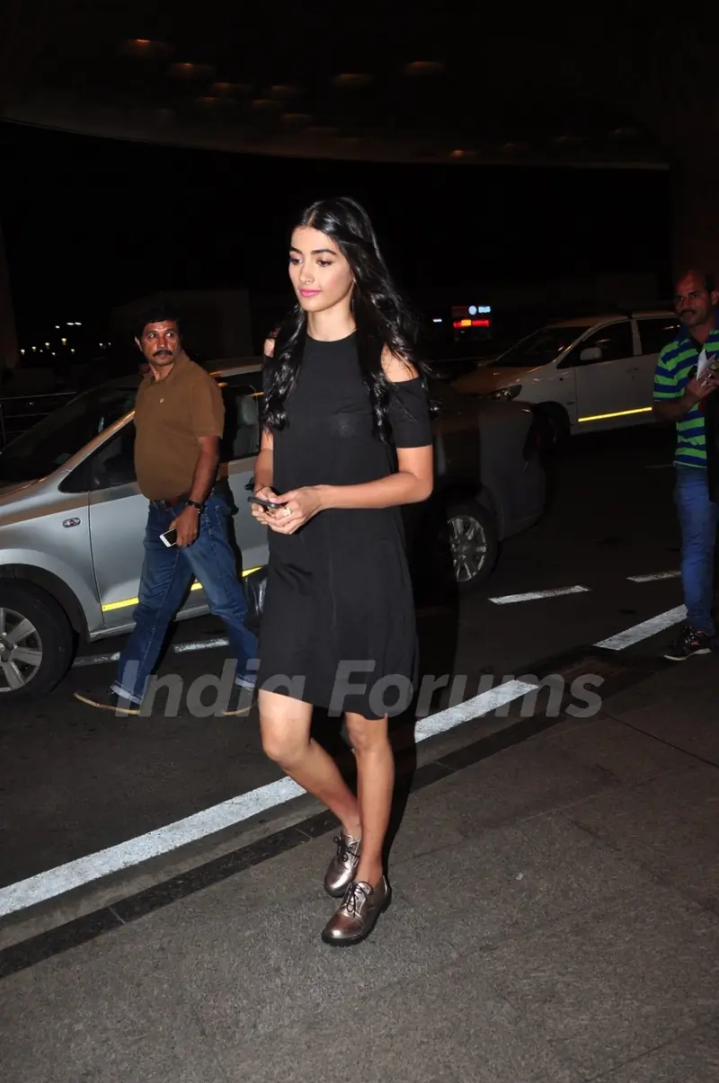 Pooja Hegde snapped at airport!