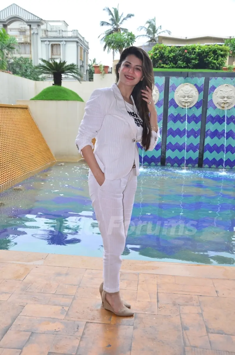 Kainaat Arora at 5th ‘TIIFA’ Award Announcent Ceremony at J W Marriott