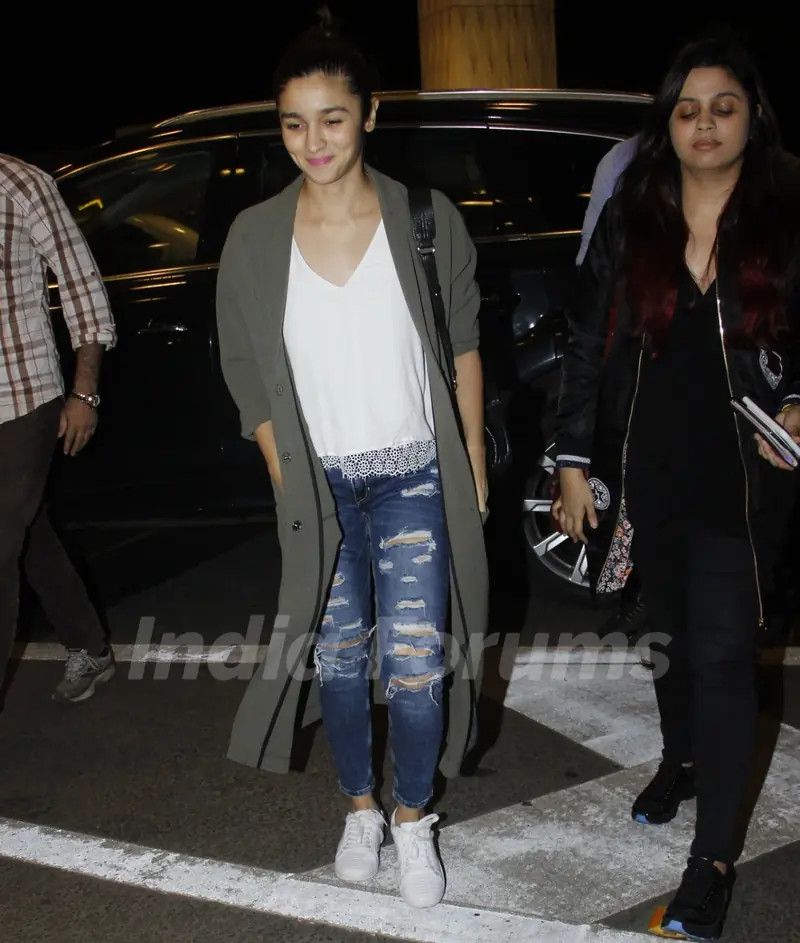 Alia Bhatt Snapped at Airport
