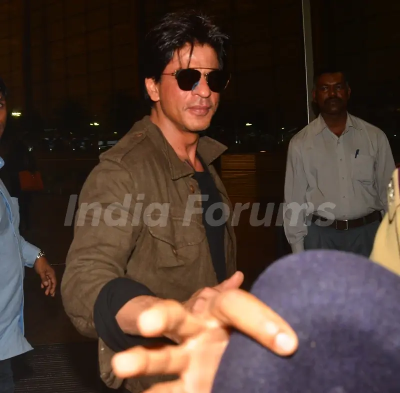SRK snapped with family