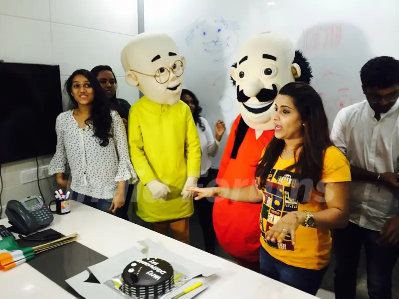 INDIA-FORUMS Celebrates 'Independence Day' and cuts the cake with Motu & Patlu!