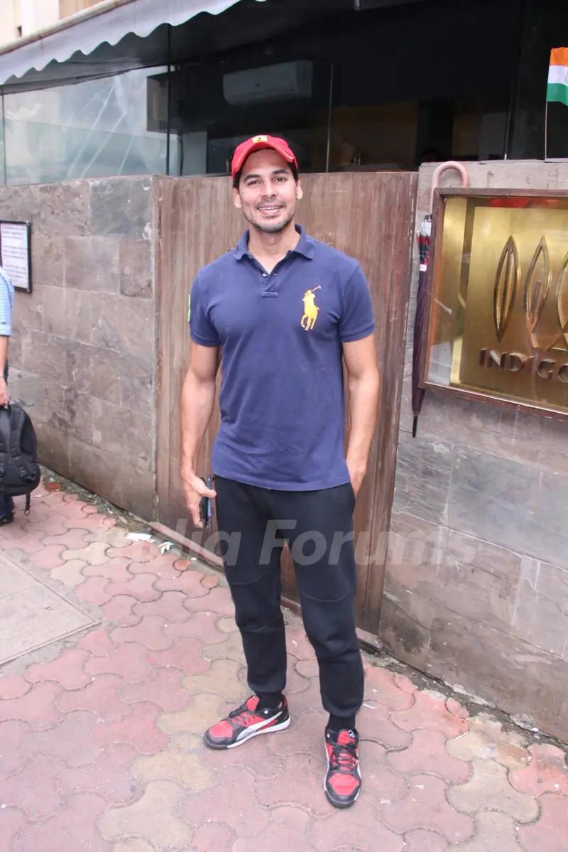 Dino Morea Snapped!