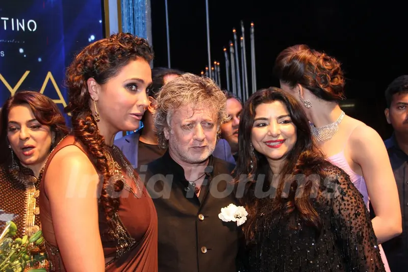 Rohit Bal and Lara Dutta at JOYA Exhibition 2016