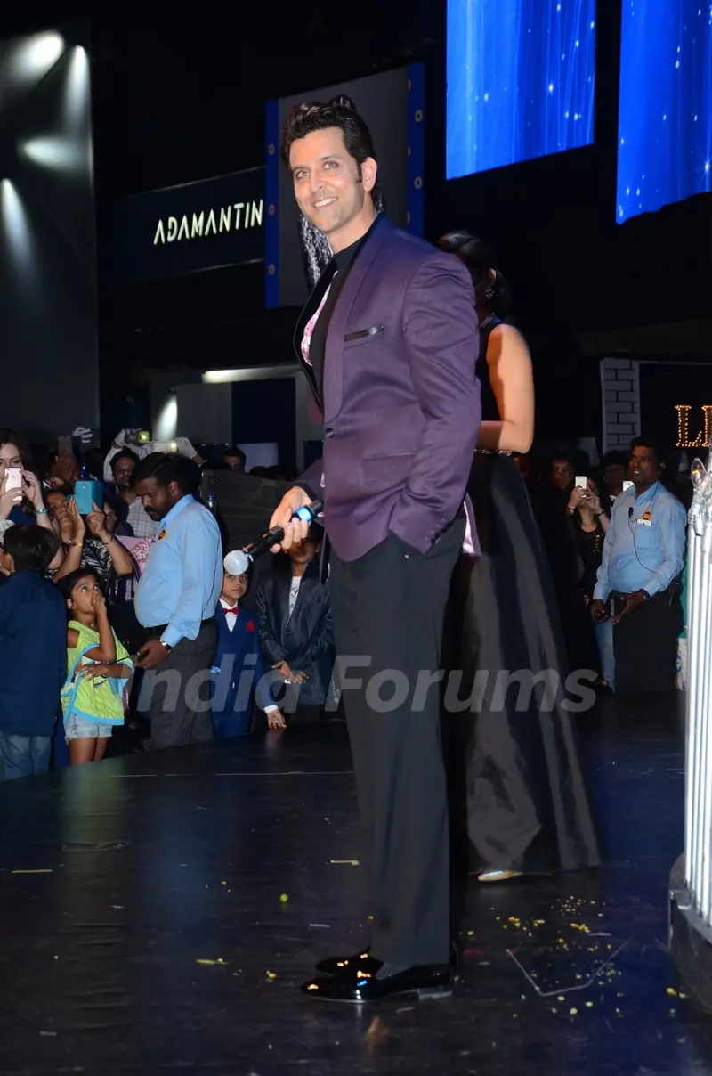 Hrithik Roshan at JOYA Exhibition 2016