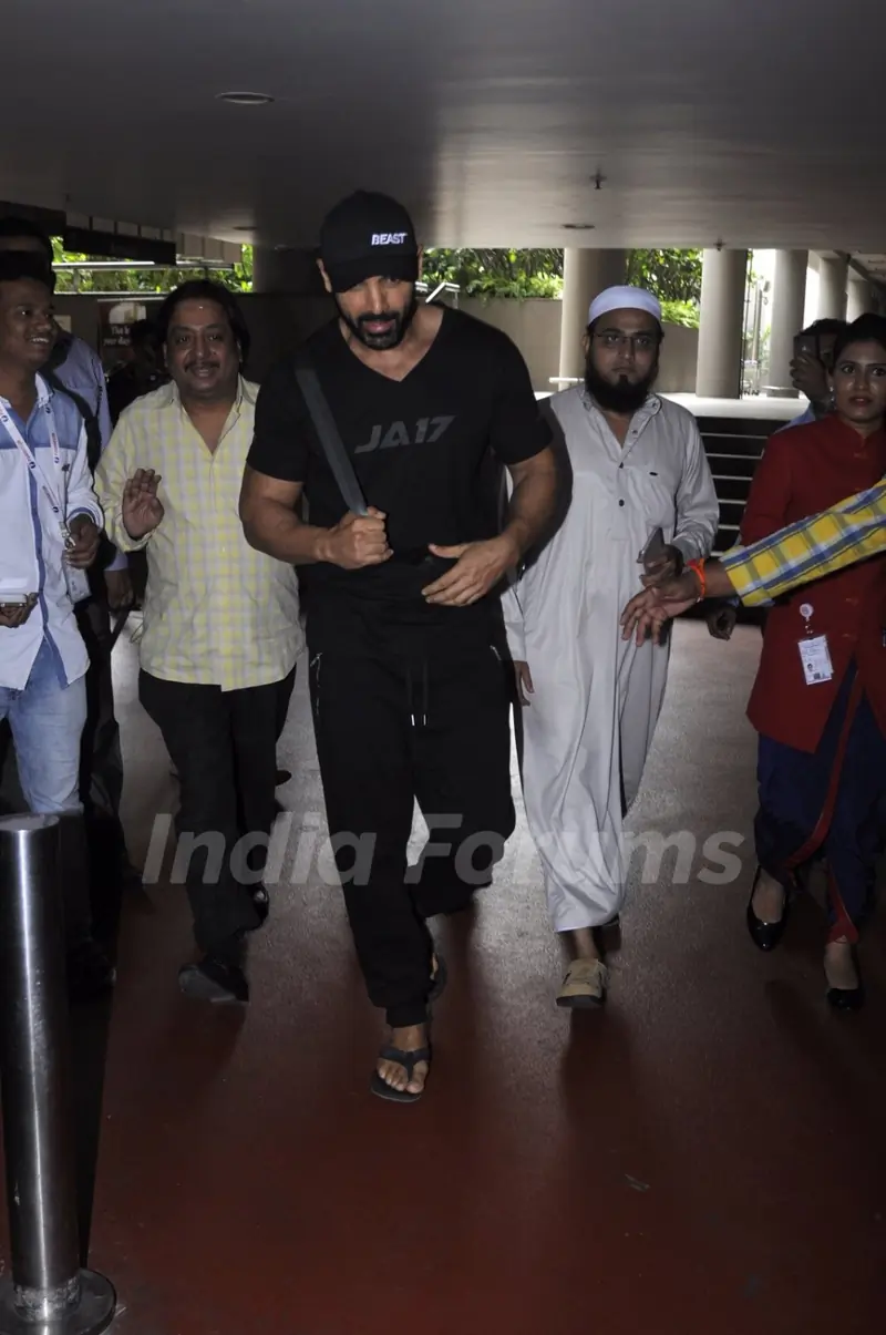 John Abraham Snapped at Airport!