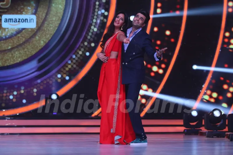 Katrina Kaif and Manish Paul at Promotion of 'Baar Baar Dekho' on sets of Jhalak Dikhhla Jaa