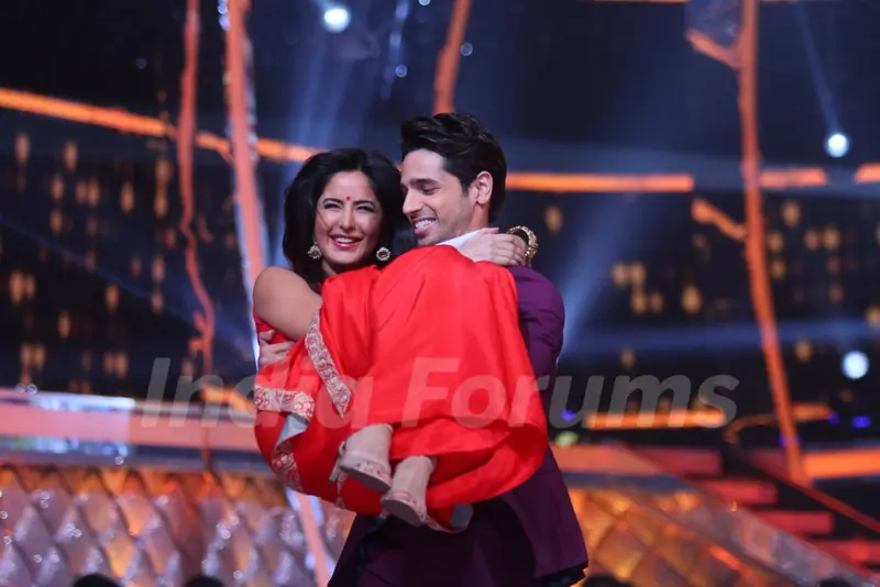 Sidharth Malhotra and Katrina Kaif at Promotion of 'Baar Baar Dekho' on sets of Jhalak Dikhhla Jaa