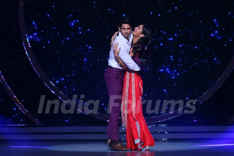 Sidharth Malhotra and Katrina Kaif at Promotion of 'Baar Baar Dekho' on sets of Jhalak Dikhhla Jaa