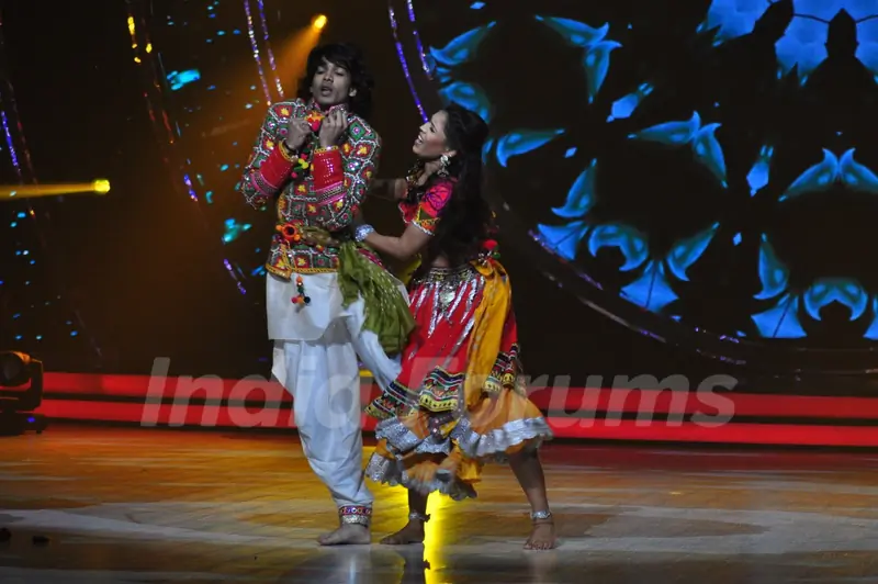 Shantanu Maheshwari at Promotion of 'Baar Baar Dekho' on sets of Jhalak Dikhhla Jaa