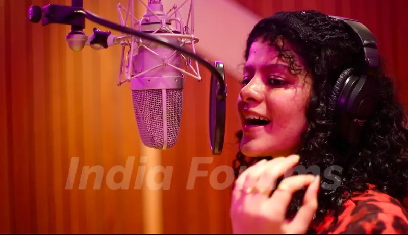 PALAK MUCHHAL CRIED UNCONTROLLABLY AT RECORDING STUDIO