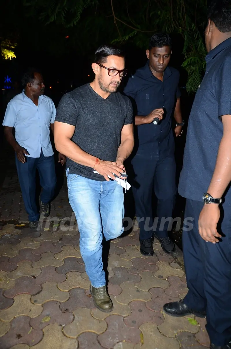 Aamir Khan Snapped with his Dangal Daughters at Hakkasan!