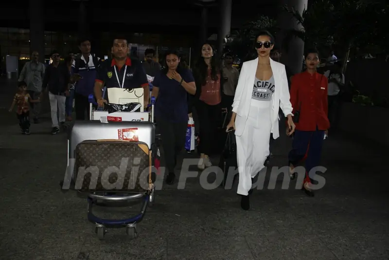 Airport Scenes: Malaika Arora Khan!