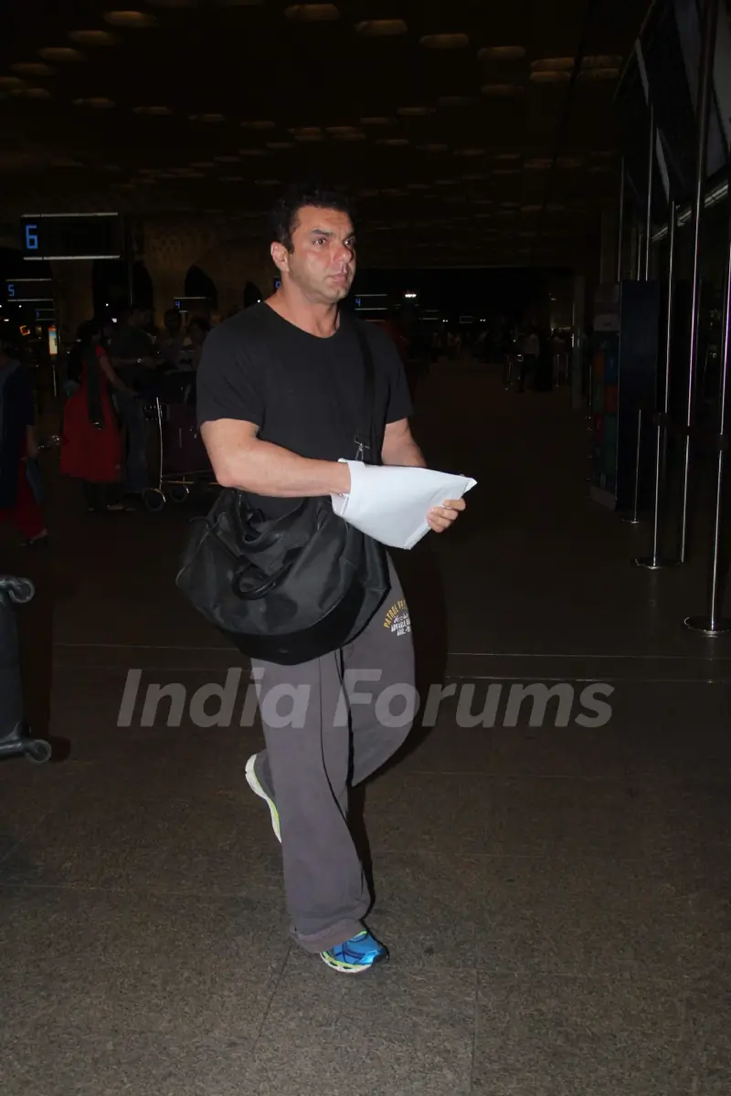 Airport Scenes: Sohail Khan