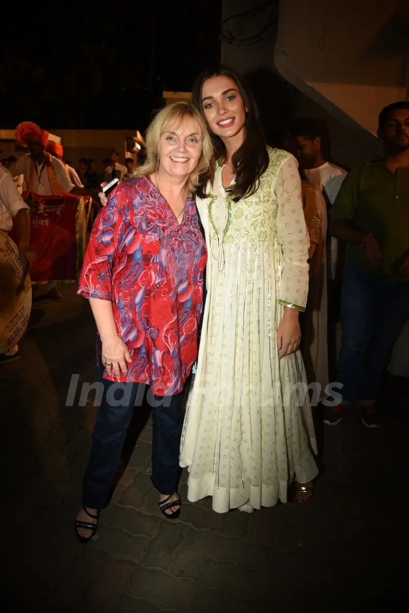 Ganesh Visarjan 2016: Amy Jackson