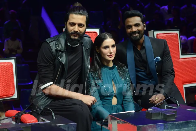 Riteish Deshmukh, Nargis Fakhri and Remo Dsouza at Promotion of 'Banjo' on sets of Dance Plus 2