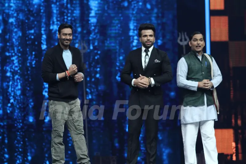 Ajay Devgn with Rithvik Dhanjani at Super Dancer