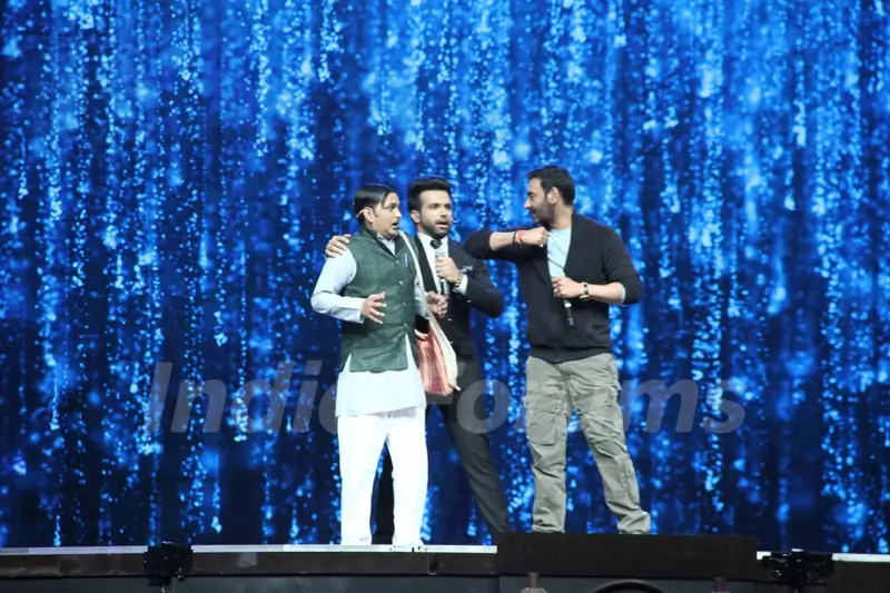 Ajay Devgn with Rithvik Dhanjani at Super Dancer