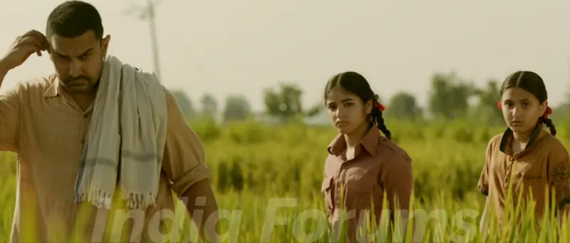 Still of Aamir Khan, Zaira Wasim and Suhani Bhatnagar from Dangal