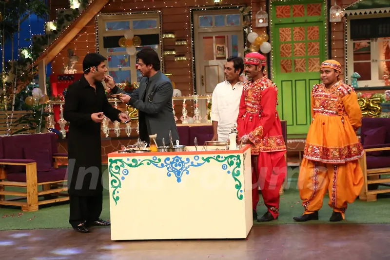 Shah Rukh Khan and Nawazuddin Siddiqui on sets of The Kapil Sharma Show