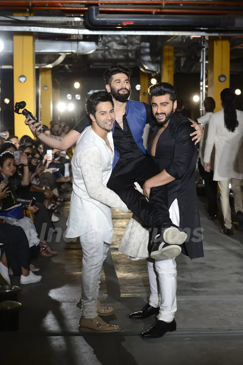 Varun Dhawan and Arjun Kapoor walks for Kunal Rawal at Lakme Fashion Week 2017 Day 1