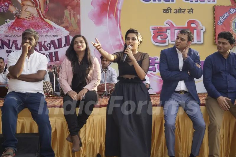 Swara Bhaskar Performs at Music Launch of 'Anarkali of Aarah'