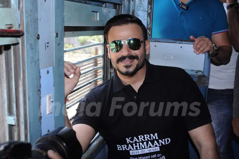 Vivek Oberoi takes a train journey to promote housing project Karrm Brahmaand!