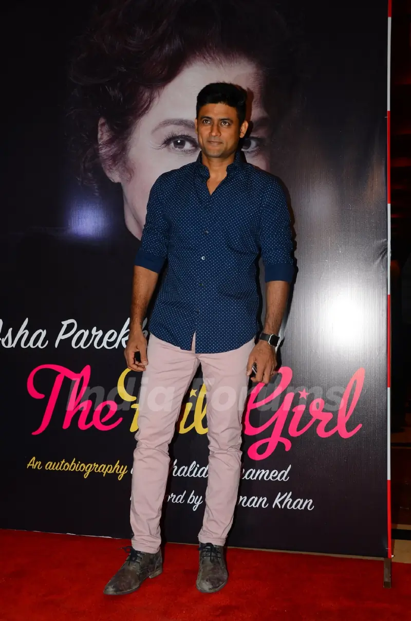 Salman Khan at Khalid Mohamed's book launch on Asha Parikh!
