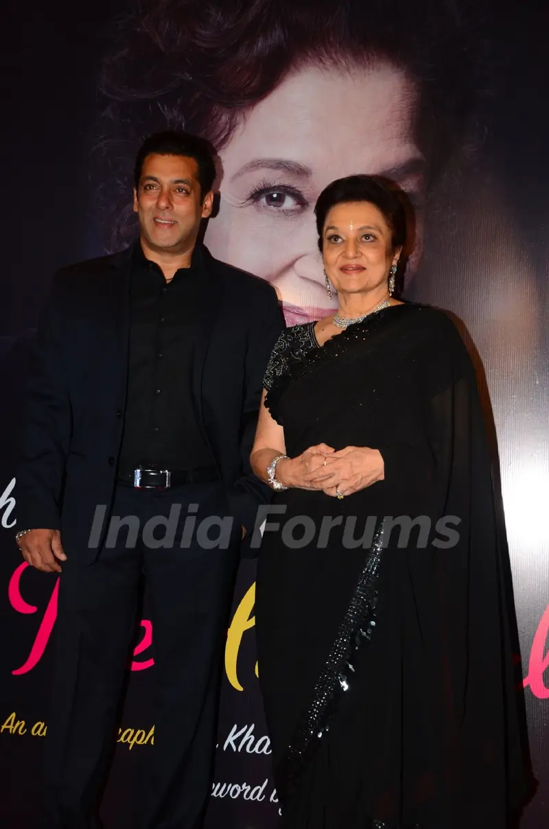 Salman Khan at Khalid Mohamed's book launch on Asha Parikh!