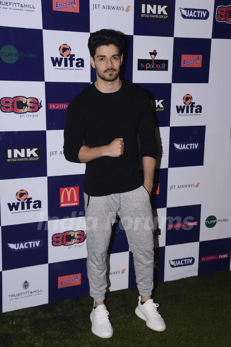 Sooraj Pancholi at Super Soccer Tournament