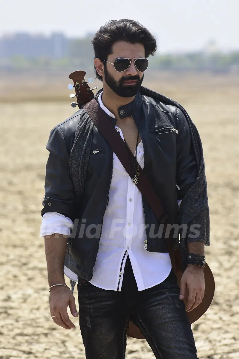 Barun Sobti's new look in Iss Pyaar Ko Kya Naam Doon 3