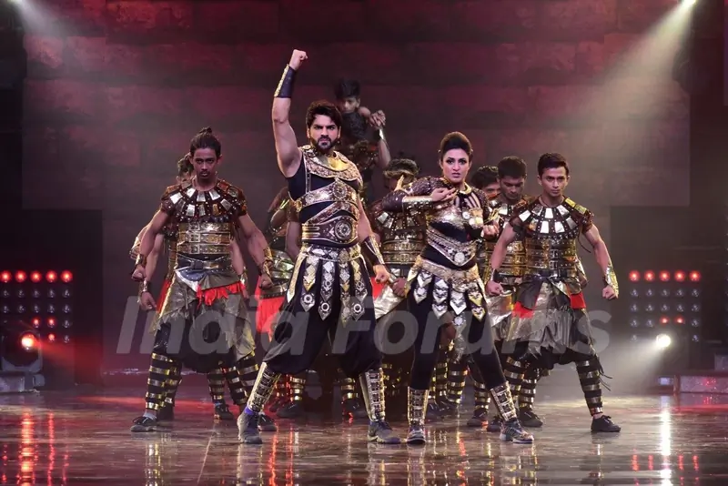 Divyanka Tripathi & Vivek Dahiya perform with 'V Company' on the sets of Nach Baliye 8