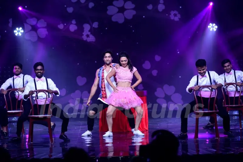 Sanam & Abigail perform with 13.13 group on the sets of Nach Baliye 8