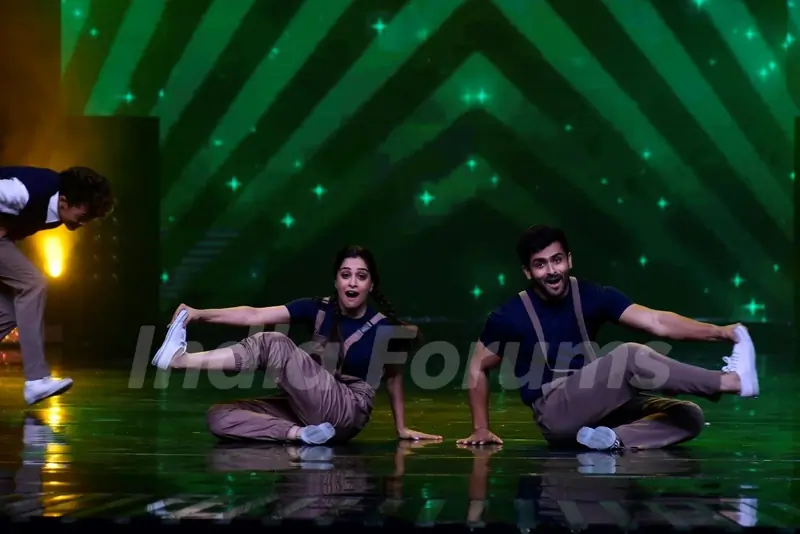 Shoaib & Dipika perform with Wild Rippers crew on the sets of Nach Baliye 8