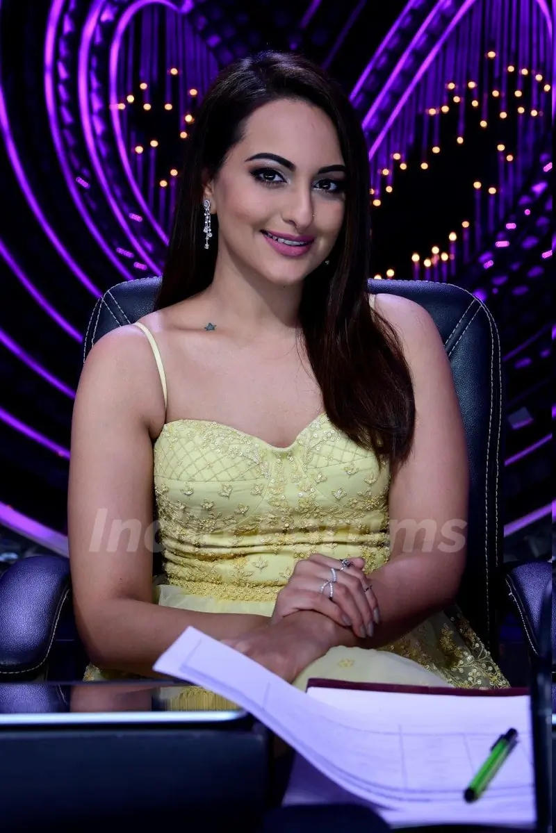 Sonakshi Sinha on the sets of Nach Baliye Season 8