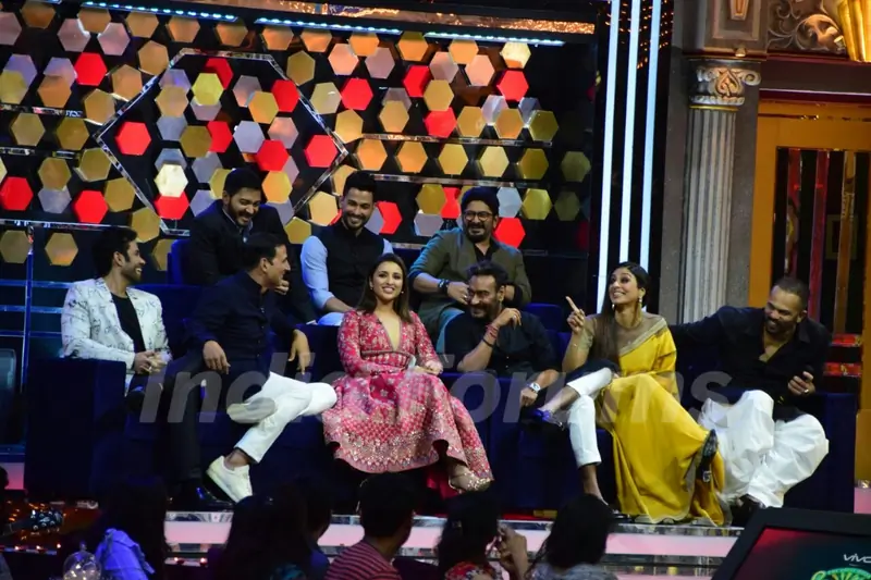 Golmaal Again Team on the sets of The Great Indian Laughter Challenge