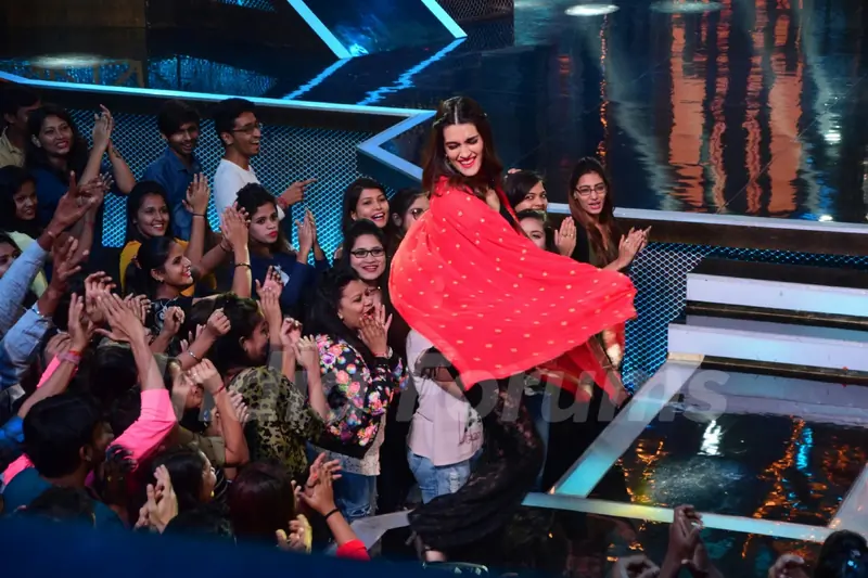 Kriti Sanon keeps the crowd cheering