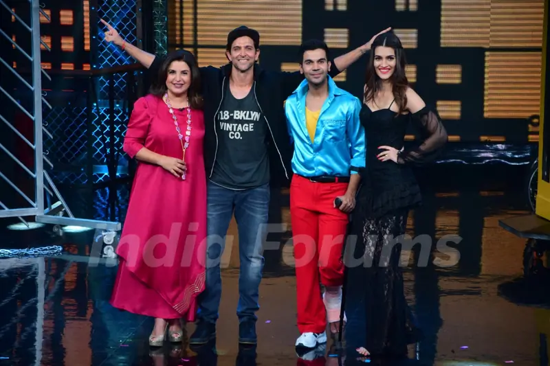 Hrithik - Kriti - Rajkummar - Farah on the sets