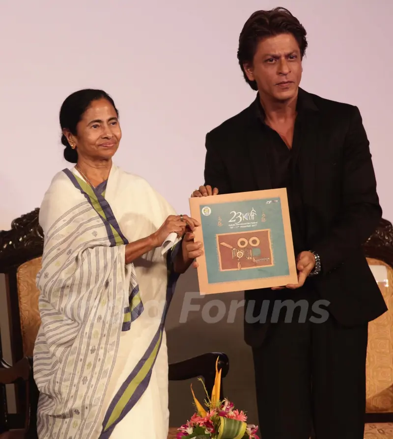 Shah Rukh with Mamta Banerjee Ji