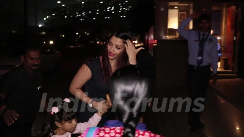 Aishwarya and Aardhya are in no MOOD to pose