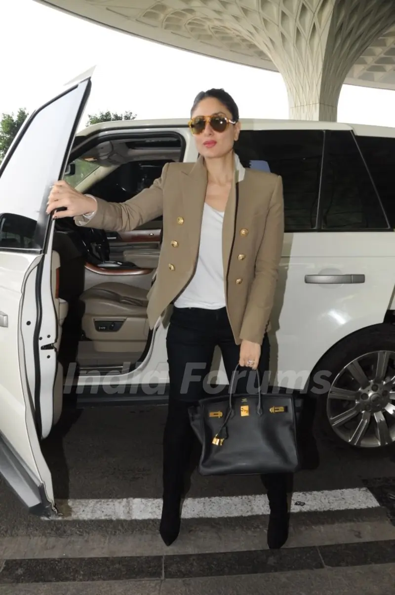 Kareena making a style statement like always